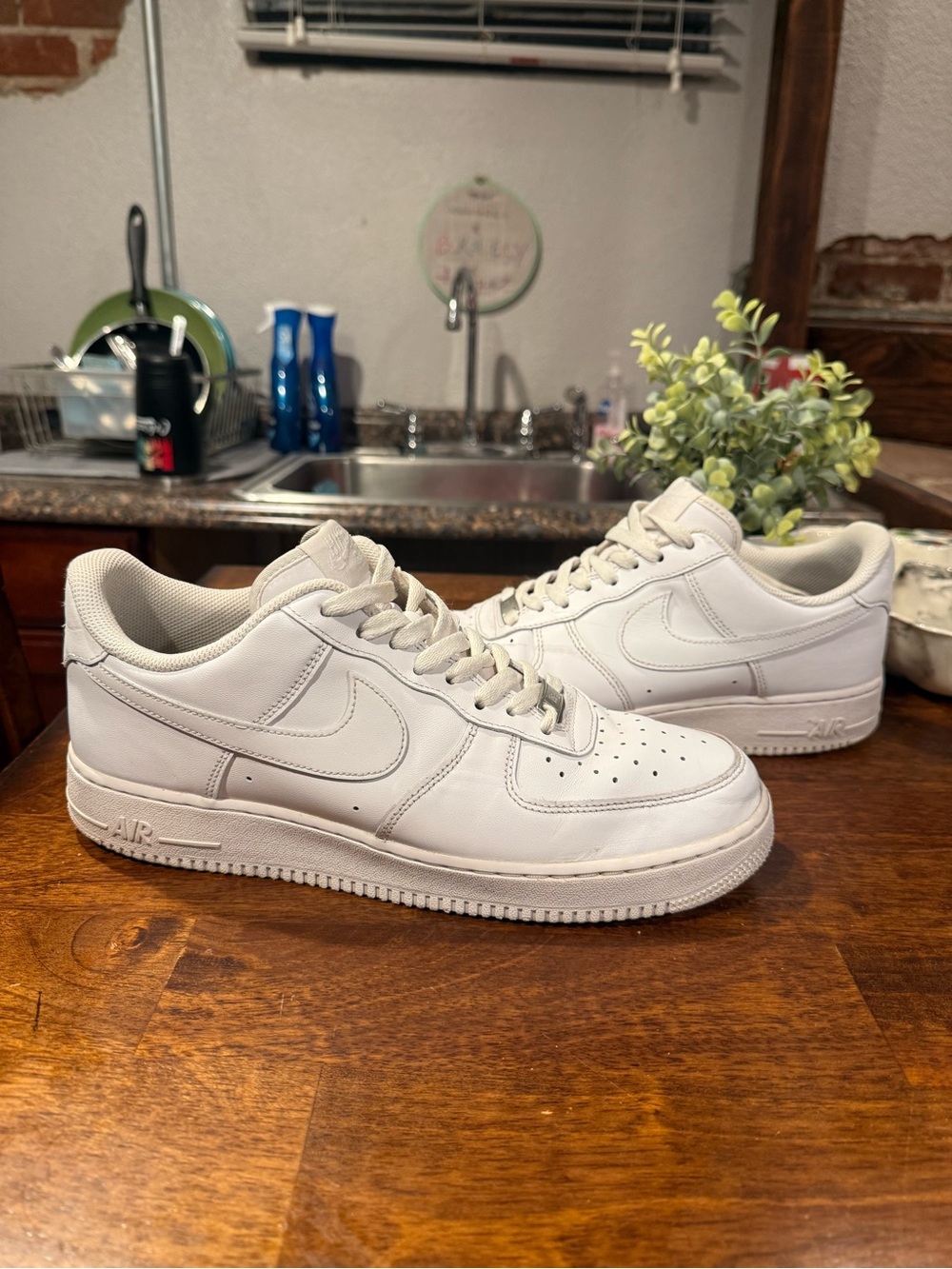 Men’s Nike Air Force One (size 11)